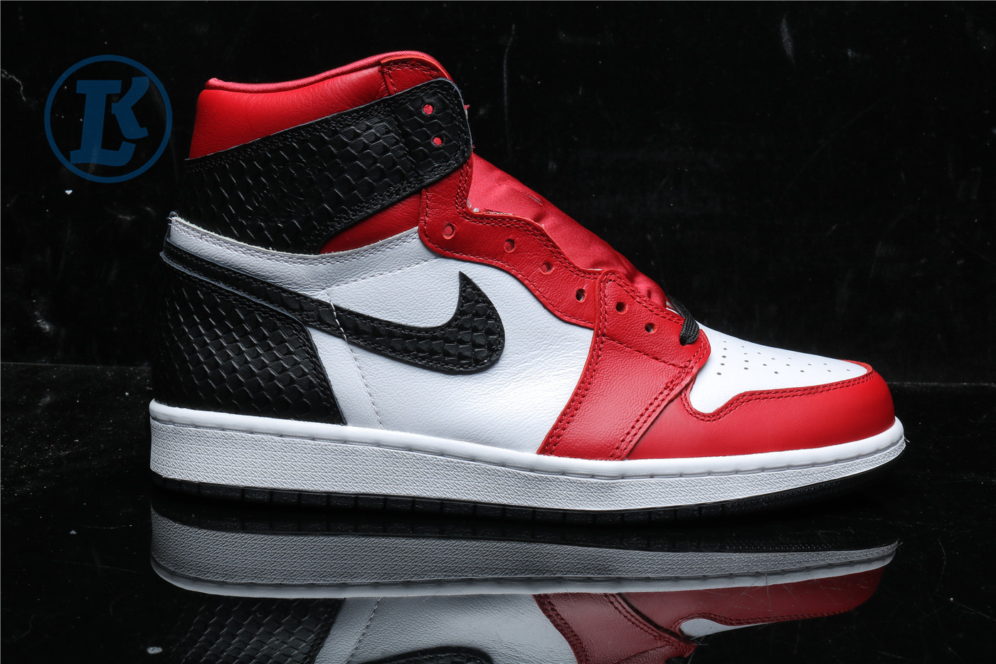 Jordan 1 Retro High Satin Snake Chicago